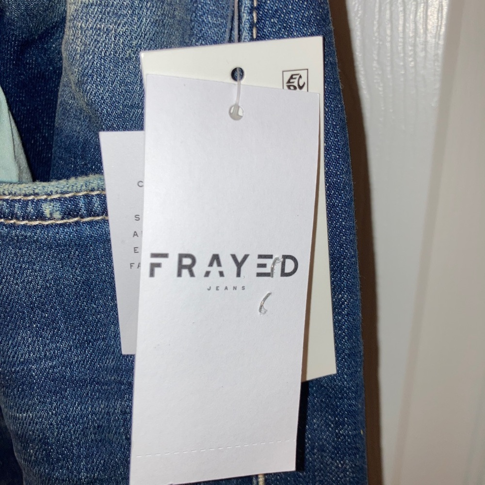 Frayed Tapered Boyfriend Jeans - Picture 7 of 7